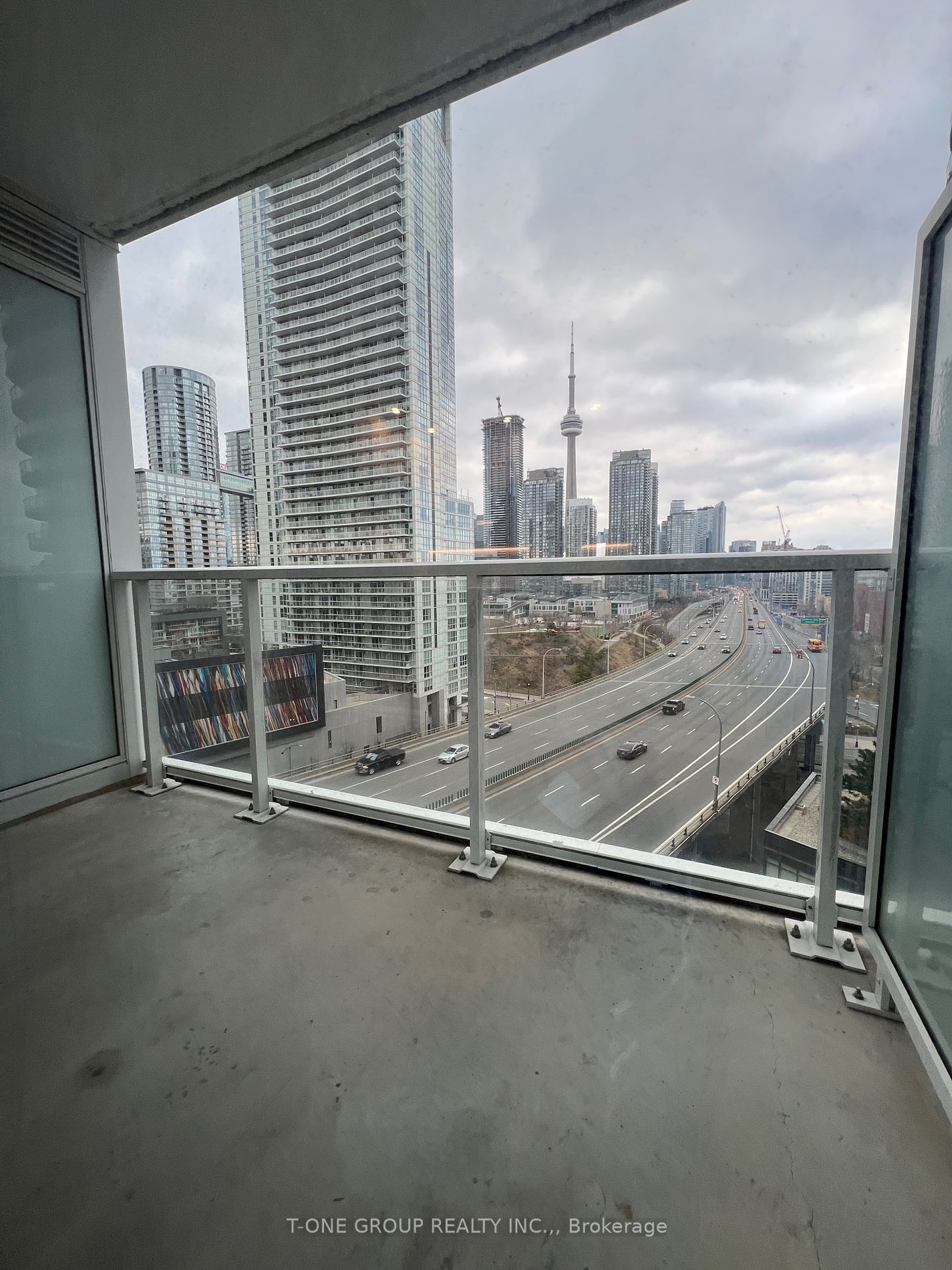 17 Bathurst St, unit 1210 for rent