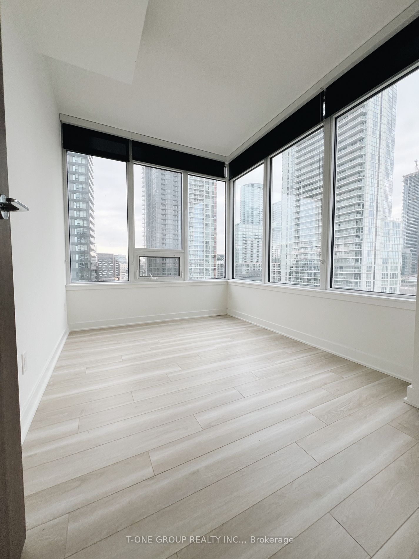 17 Bathurst St, unit 1210 for rent