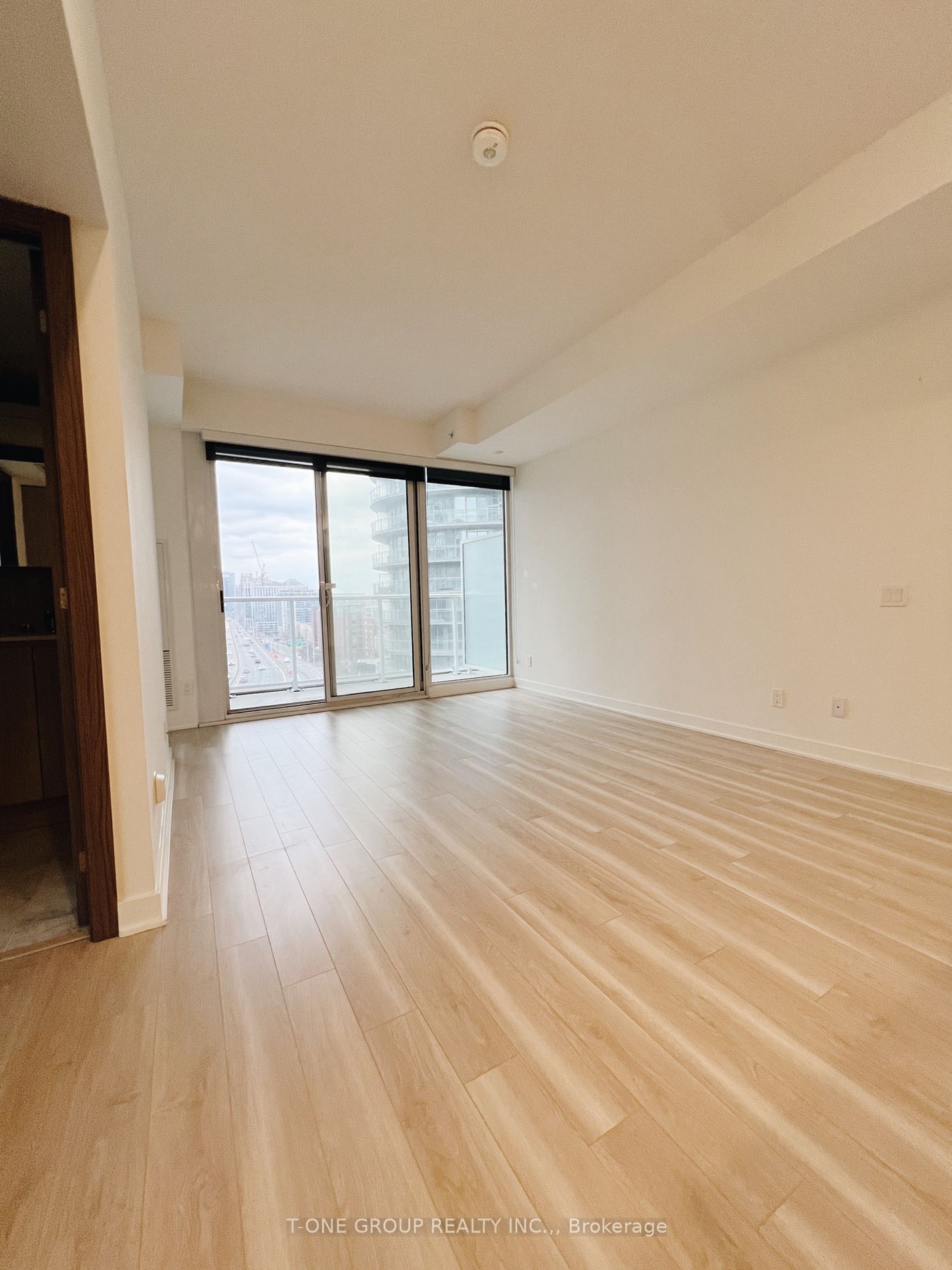 17 Bathurst St, unit 1210 for rent