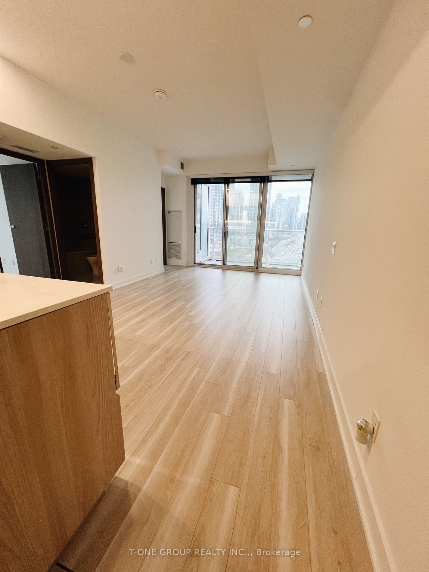 17 Bathurst St, unit 1210 for rent