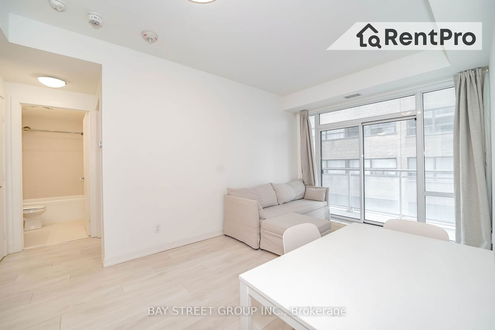 223 St Clair Ave W, unit 515 for rent