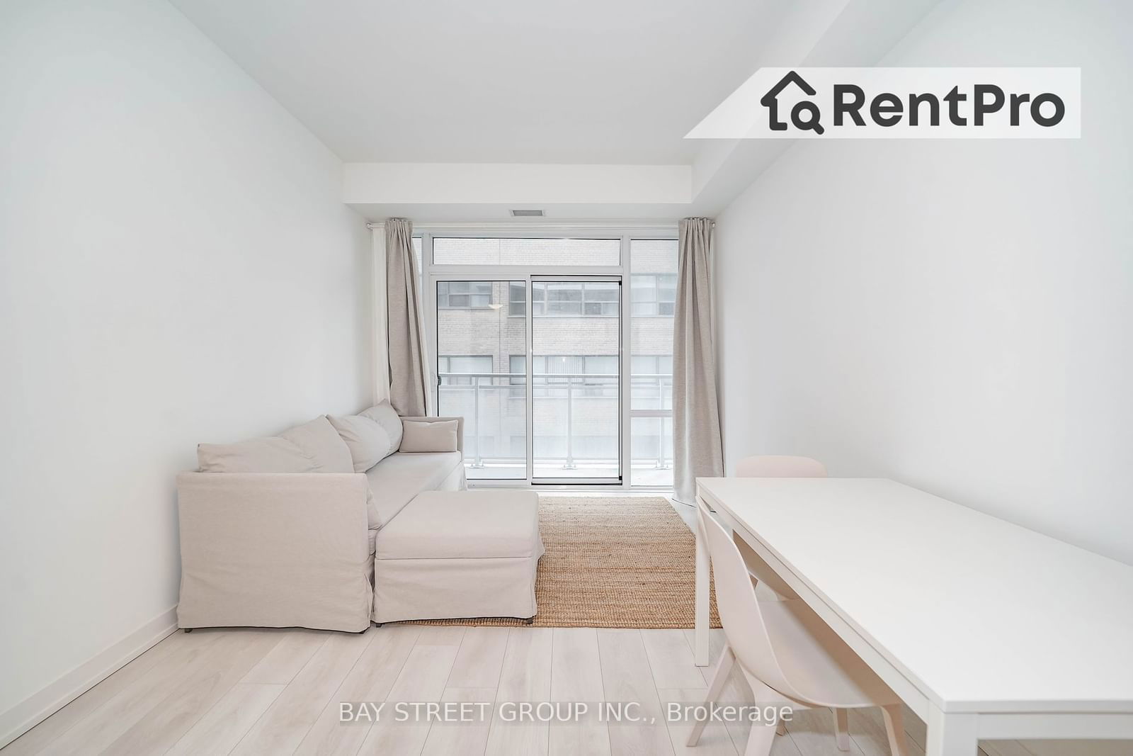 223 St Clair Ave W, unit 515 for rent