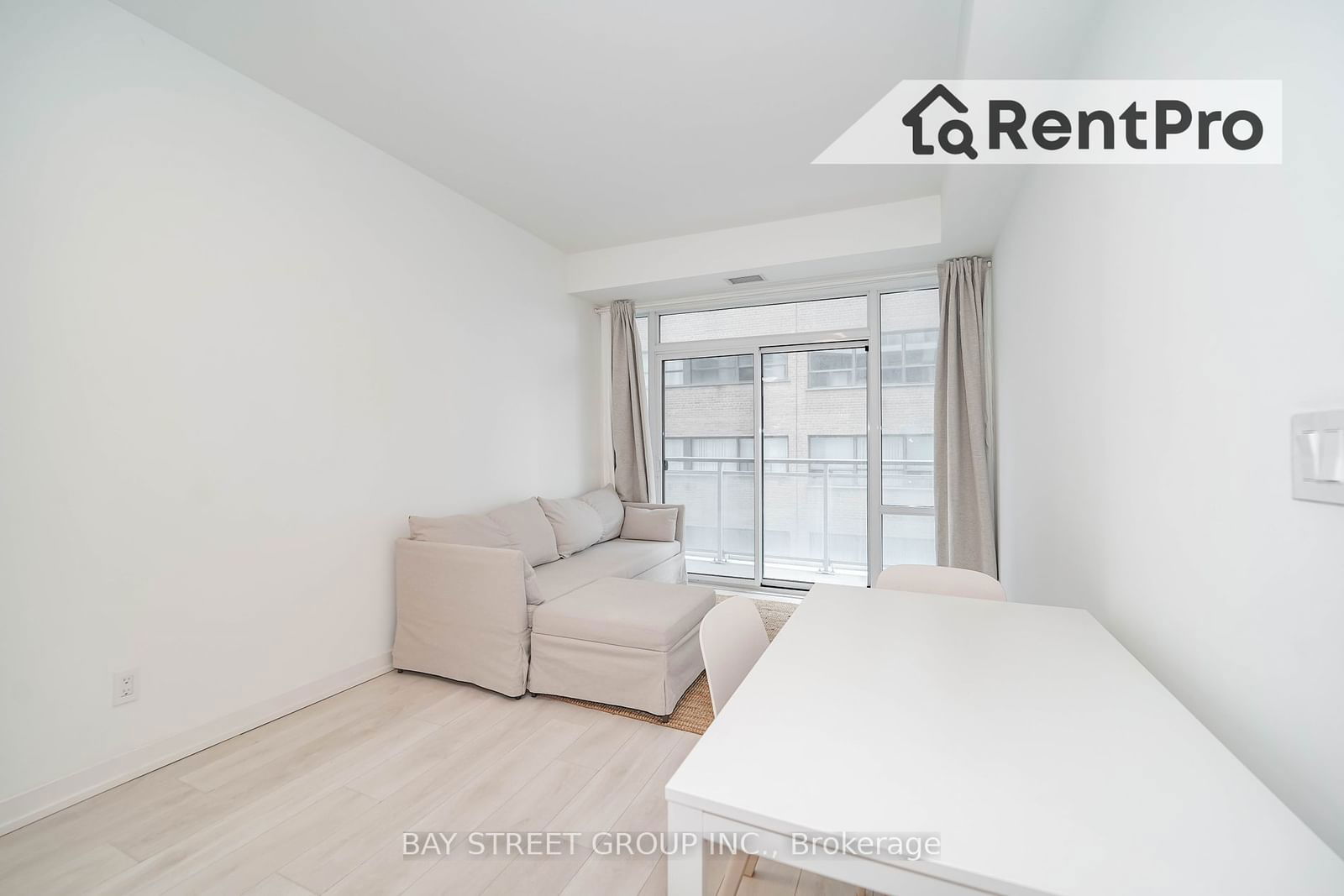 223 St Clair Ave W, unit 515 for rent