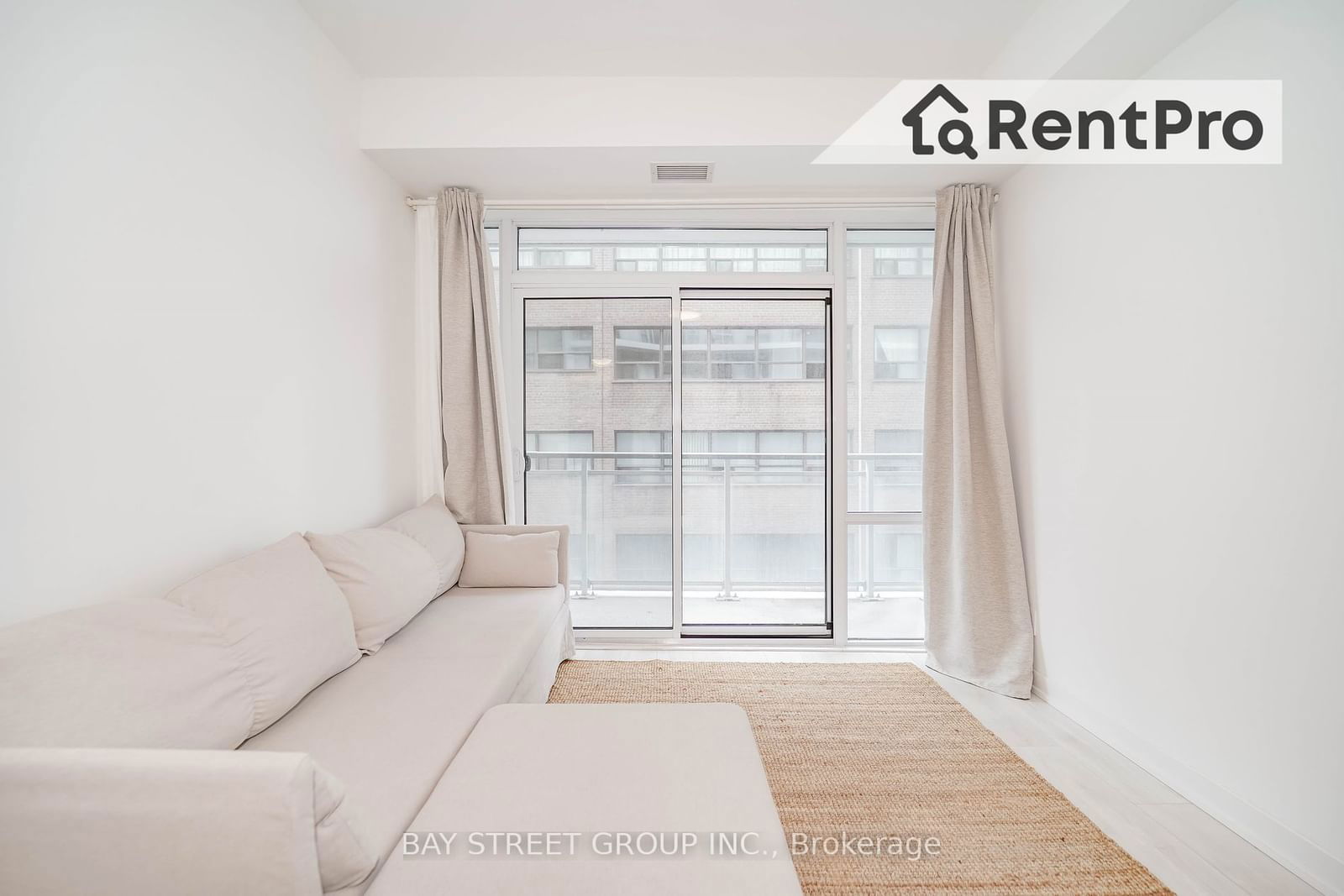 223 St Clair Ave W, unit 515 for rent