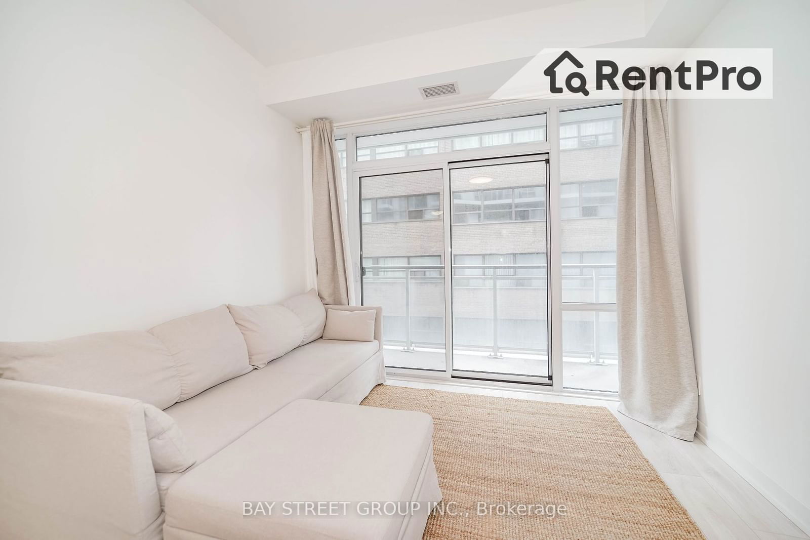 223 St Clair Ave W, unit 515 for rent