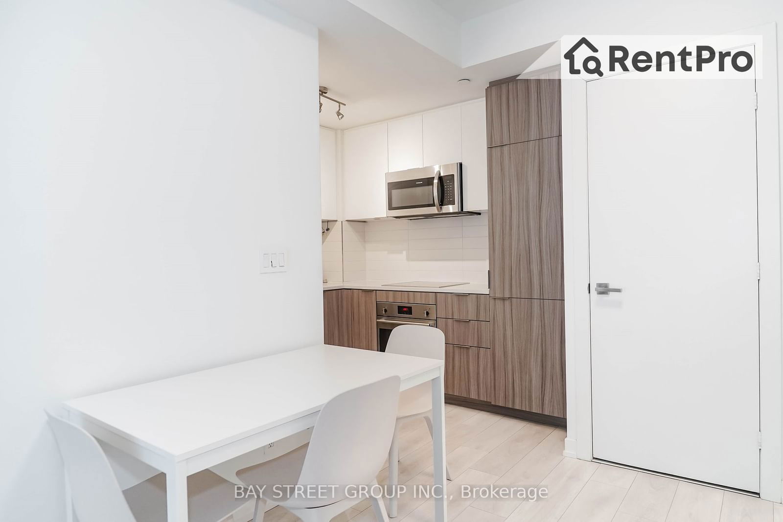 223 St Clair Ave W, unit 515 for rent