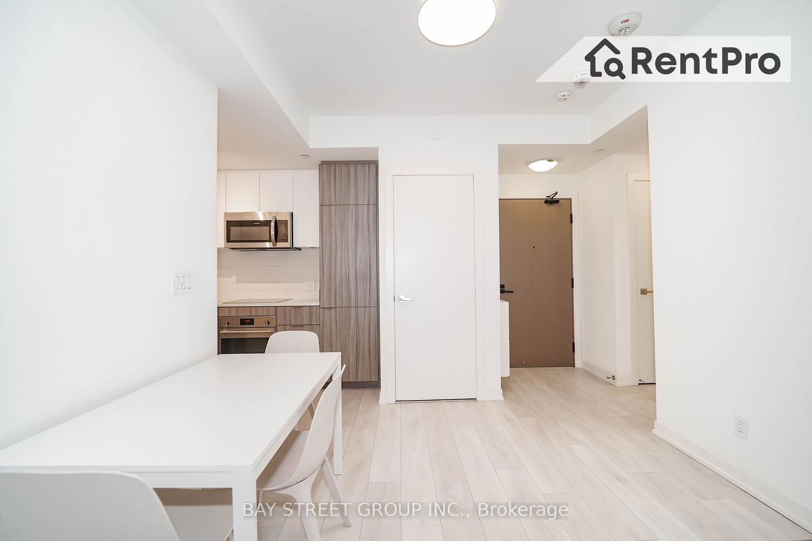 223 St Clair Ave W, unit 515 for rent