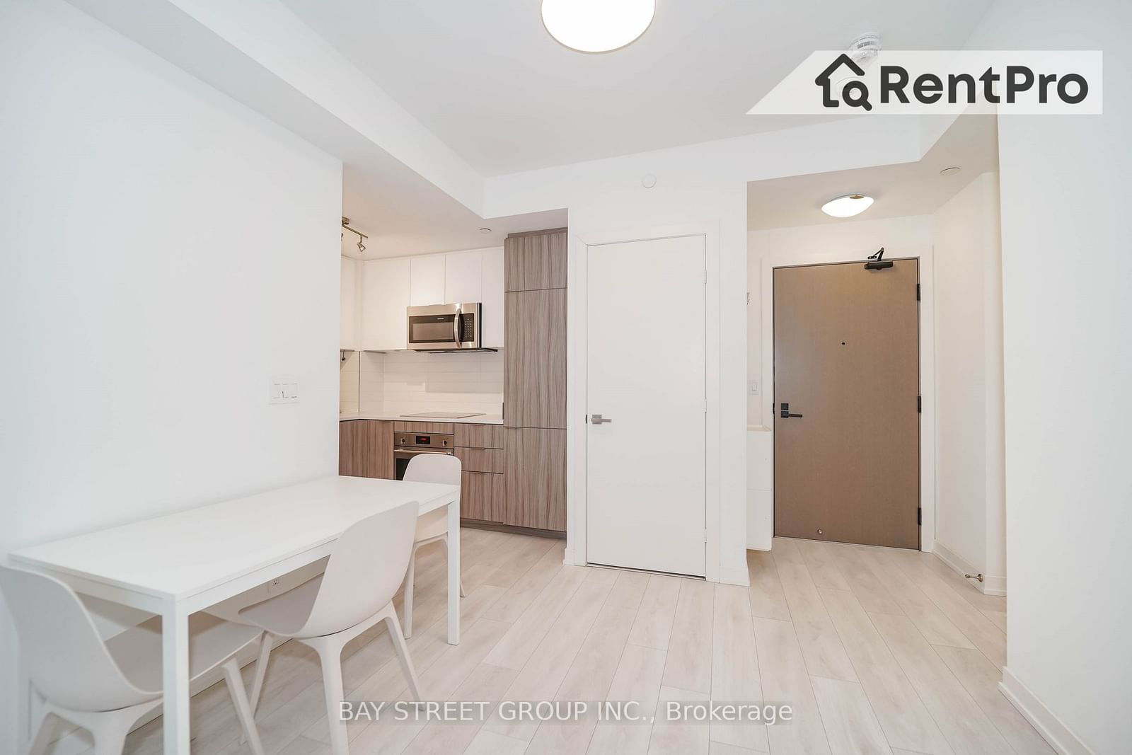 223 St Clair Ave W, unit 515 for rent