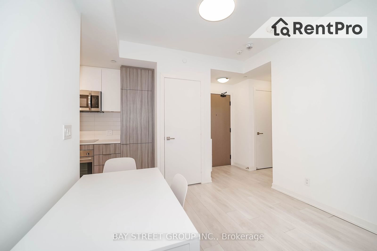 223 St Clair Ave W, unit 515 for rent