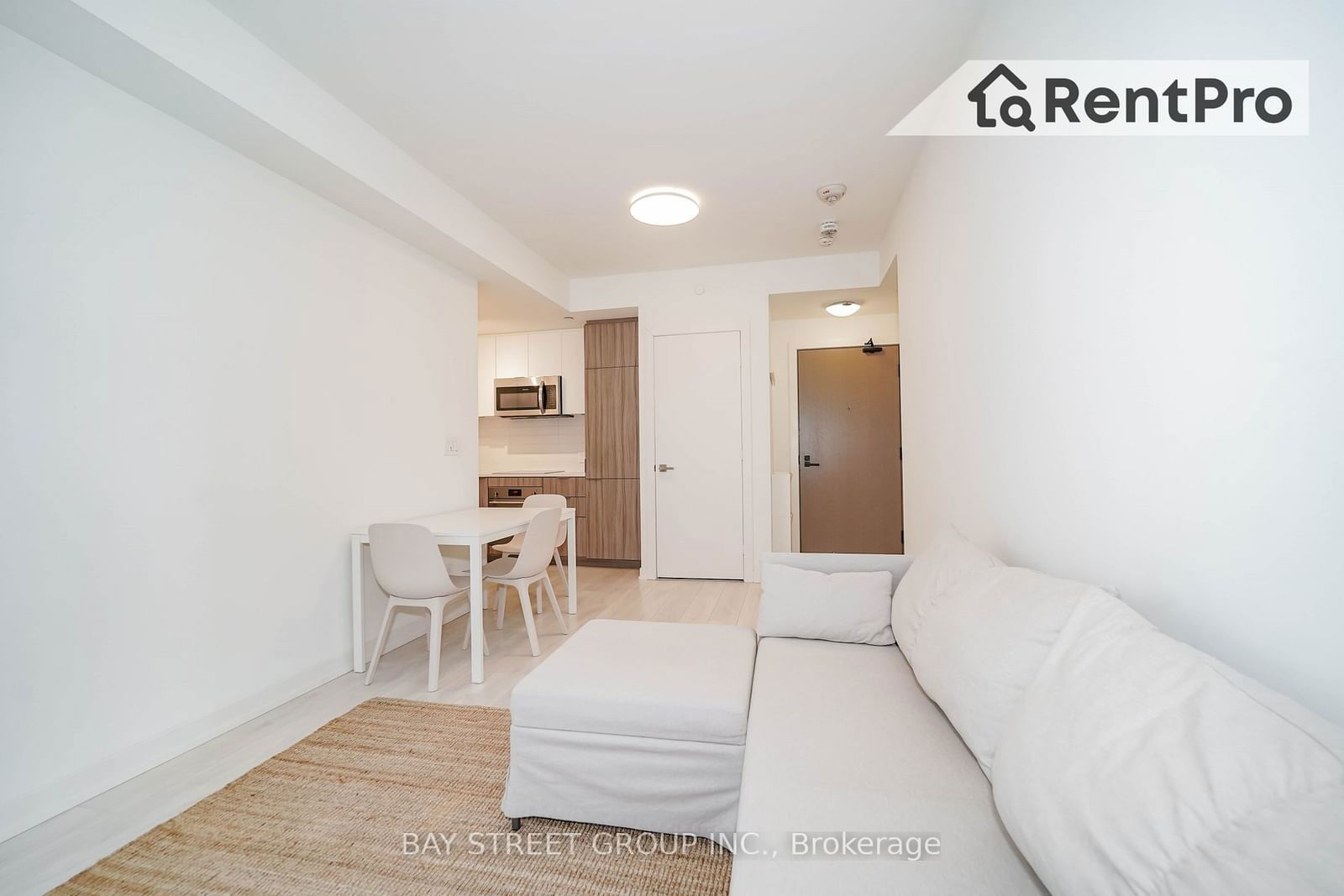 223 St Clair Ave W, unit 515 for rent