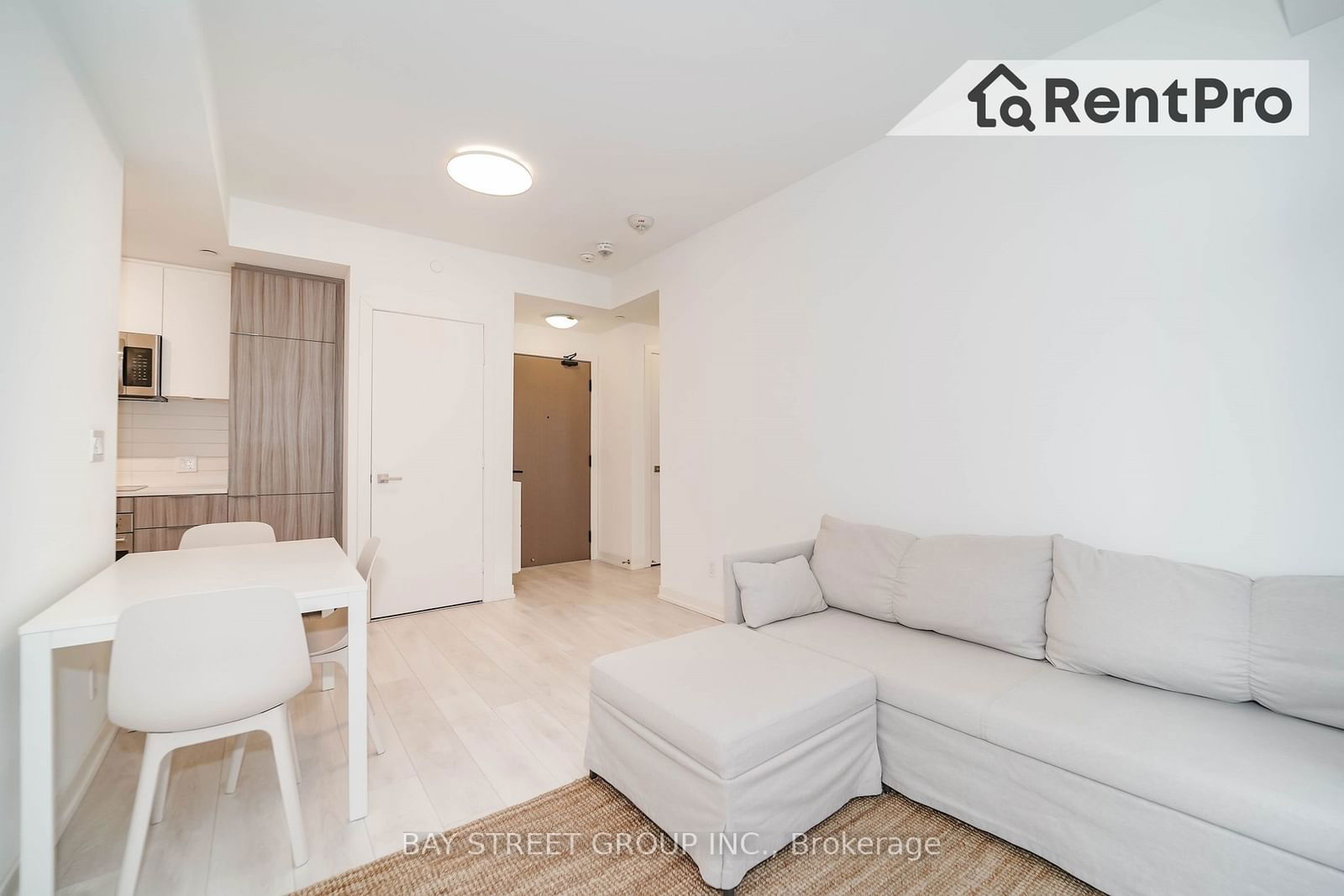 223 St Clair Ave W, unit 515 for rent