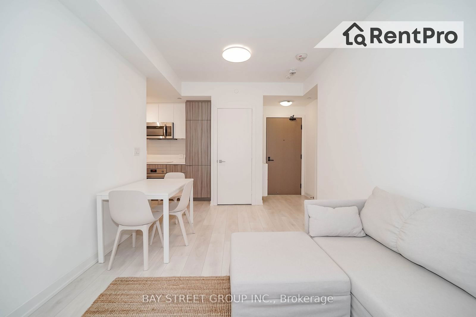 223 St Clair Ave W, unit 515 for rent