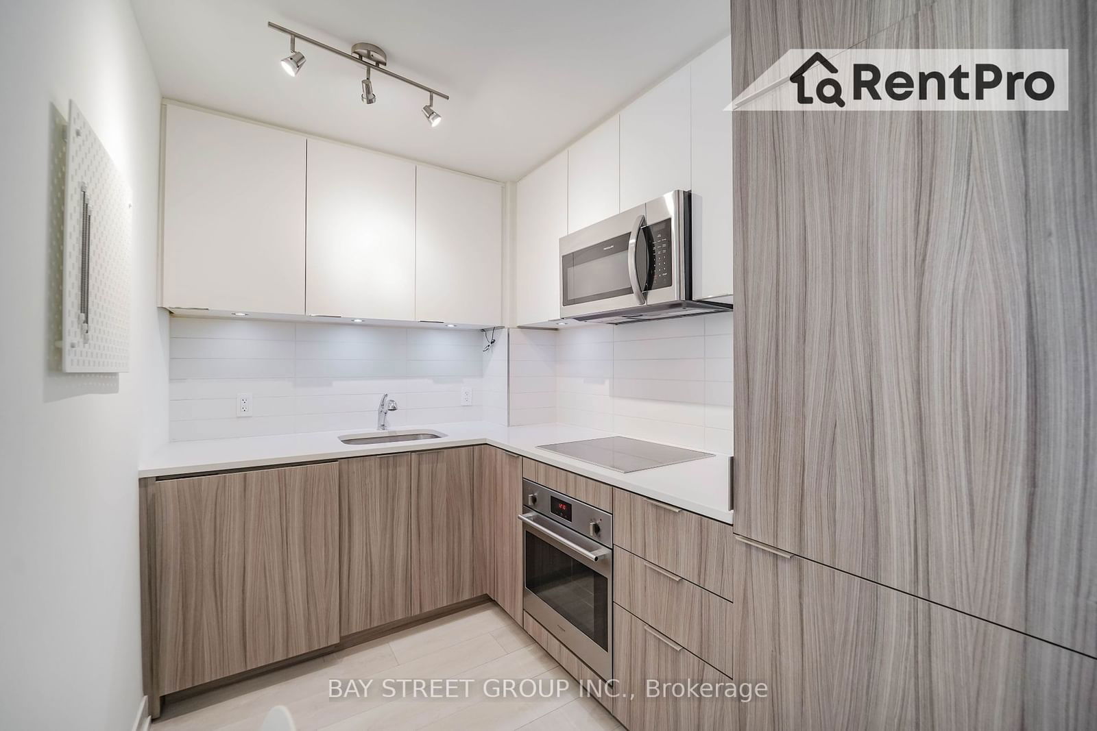 223 St Clair Ave W, unit 515 for rent