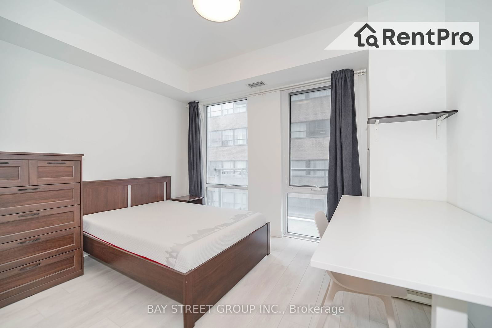 223 St Clair Ave W, unit 515 for rent