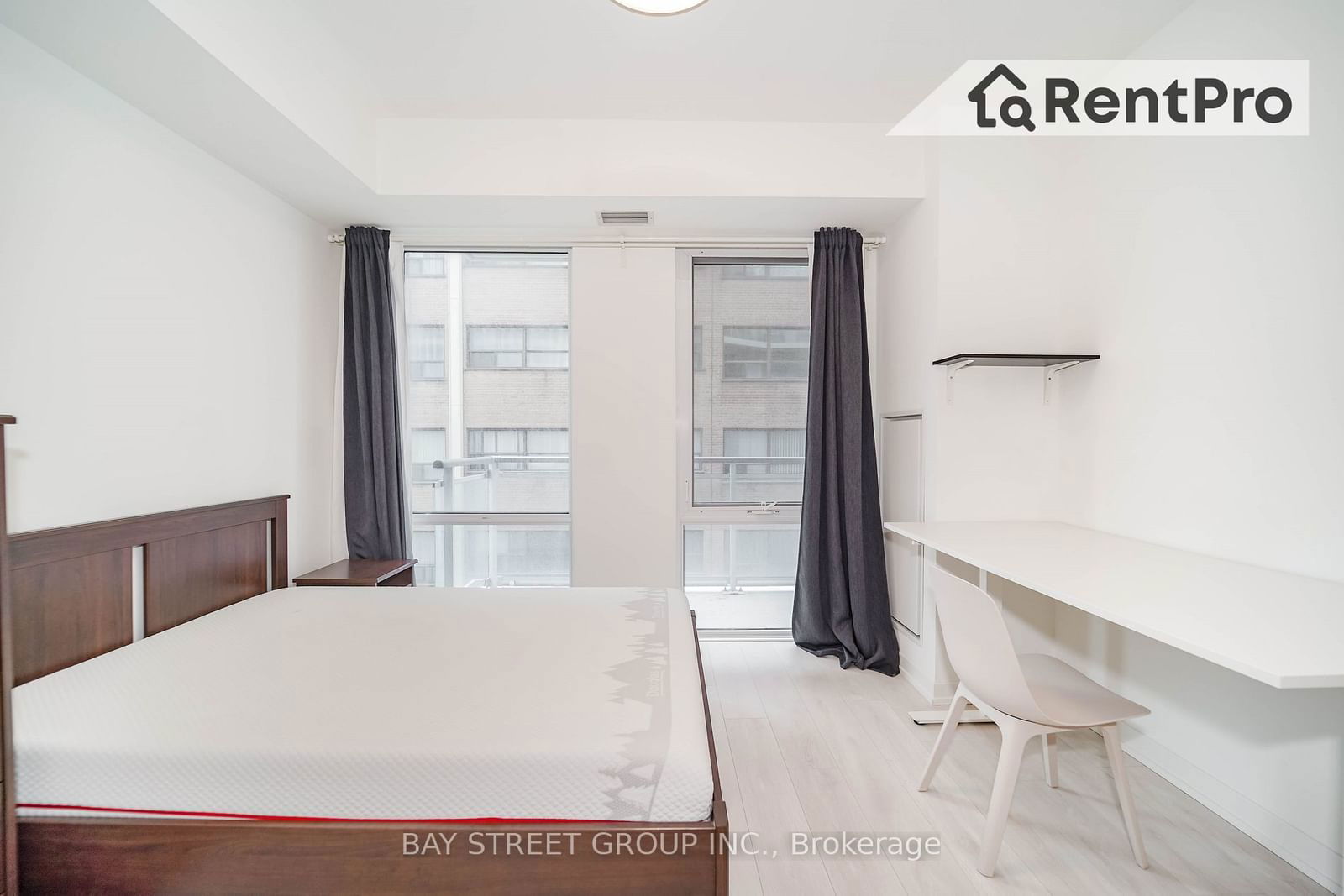 223 St Clair Ave W, unit 515 for rent