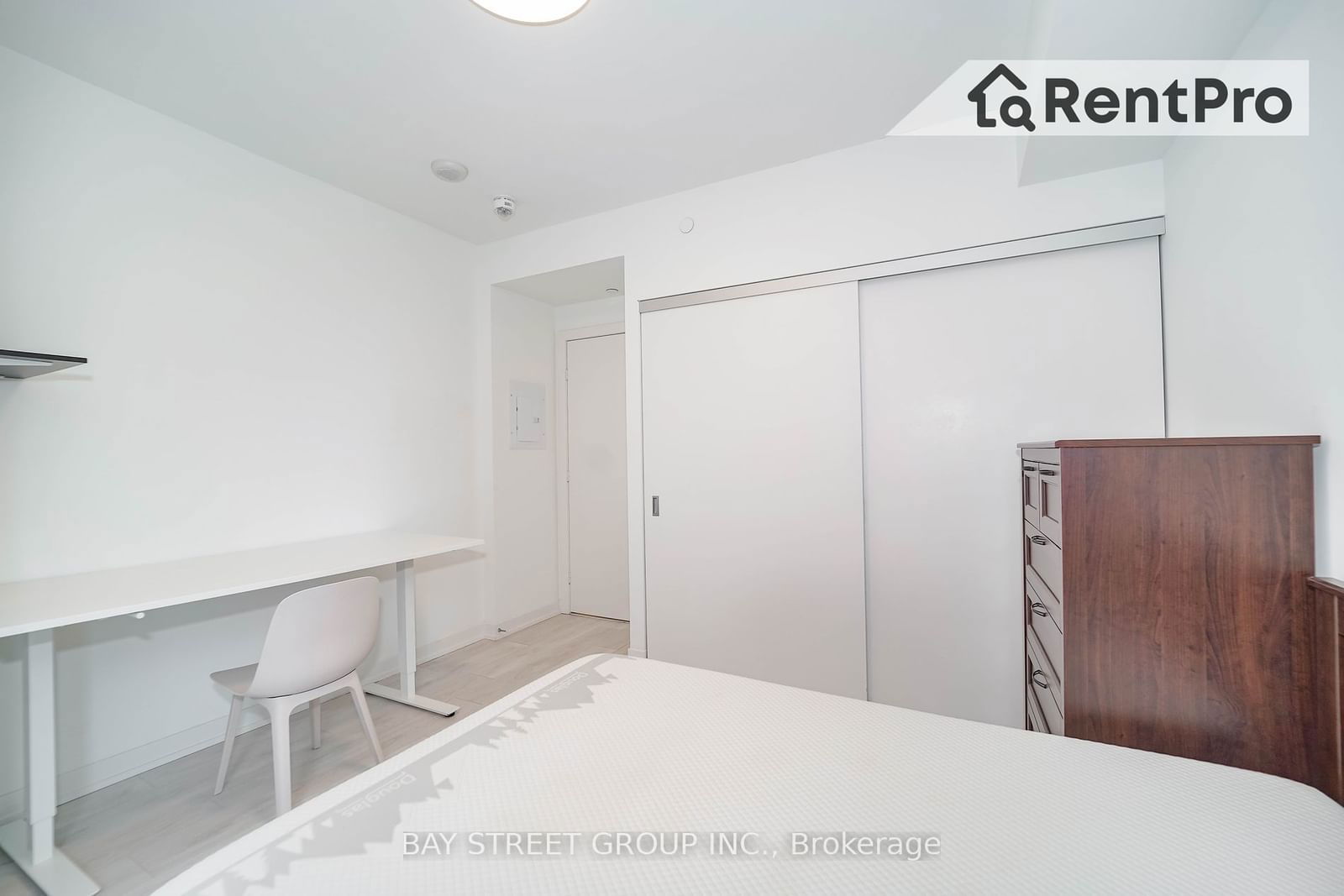 223 St Clair Ave W, unit 515 for rent