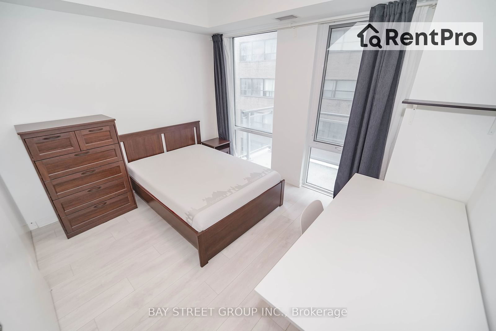 223 St Clair Ave W, unit 515 for rent