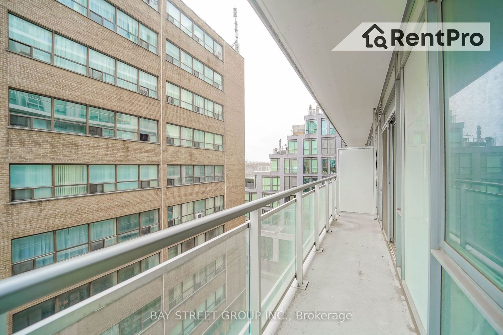 223 St Clair Ave W, unit 515 for rent