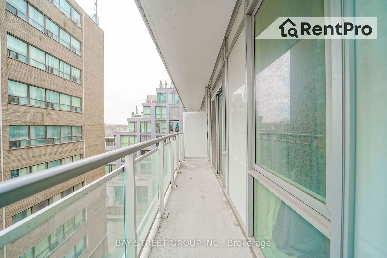 223 St Clair Ave W, unit 515 for rent