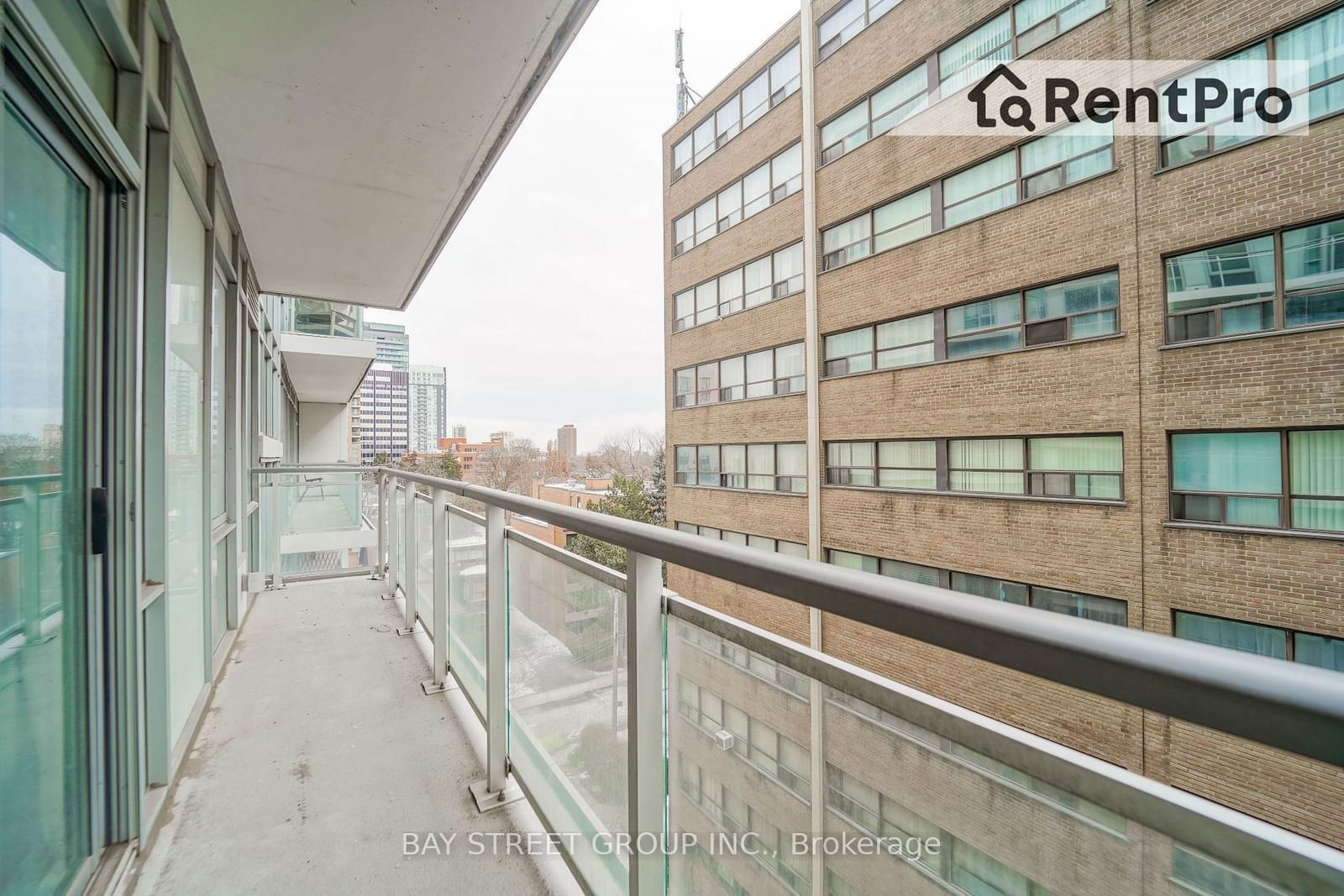 223 St Clair Ave W, unit 515 for rent