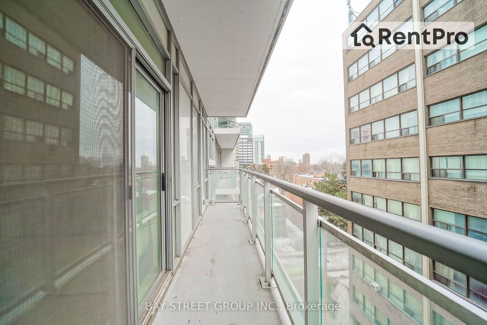 223 St Clair Ave W, unit 515 for rent