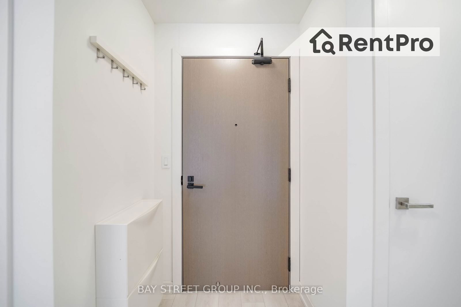 223 St Clair Ave W, unit 515 for rent