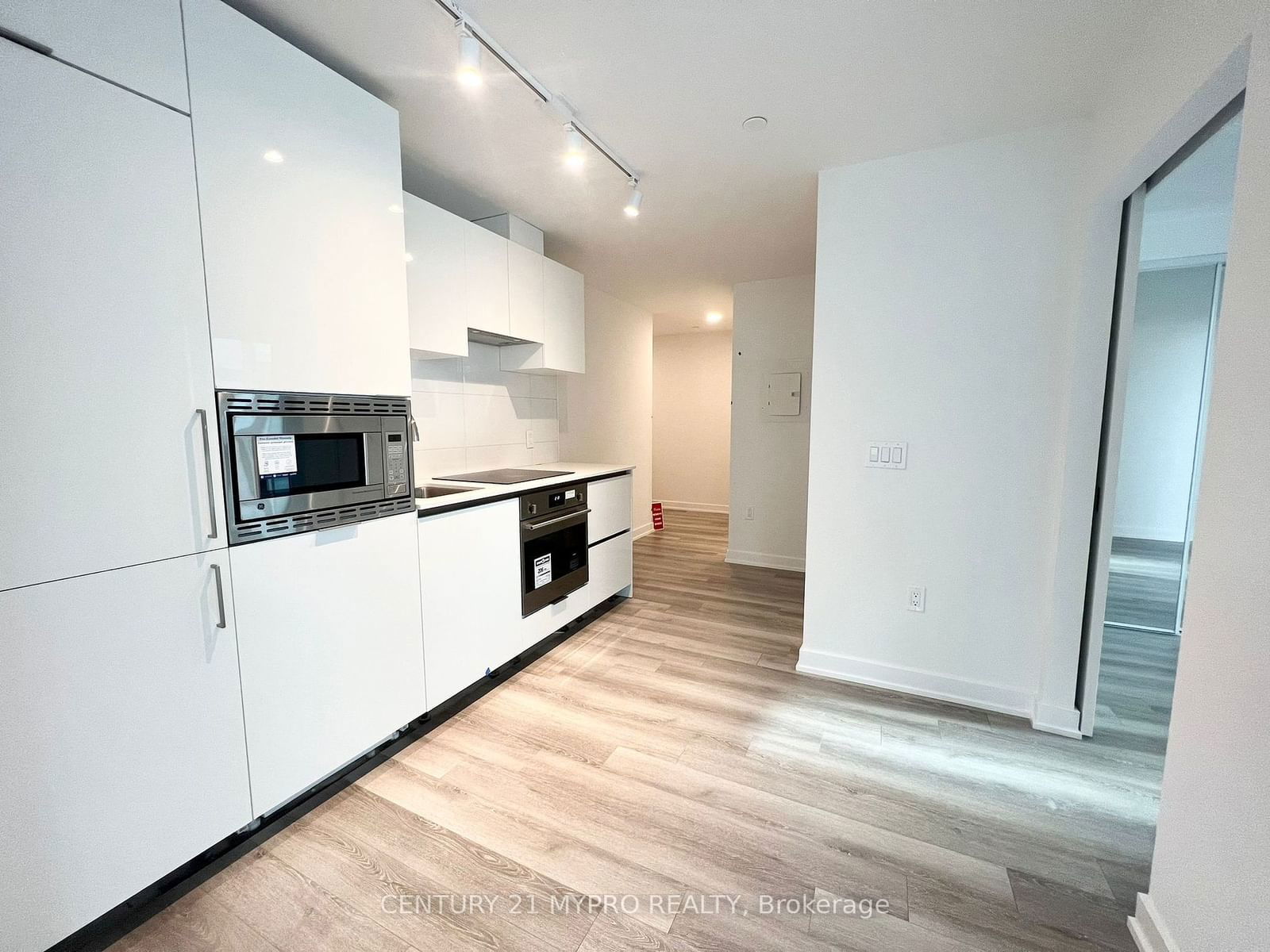 230 Simcoe St, unit 3012 for rent