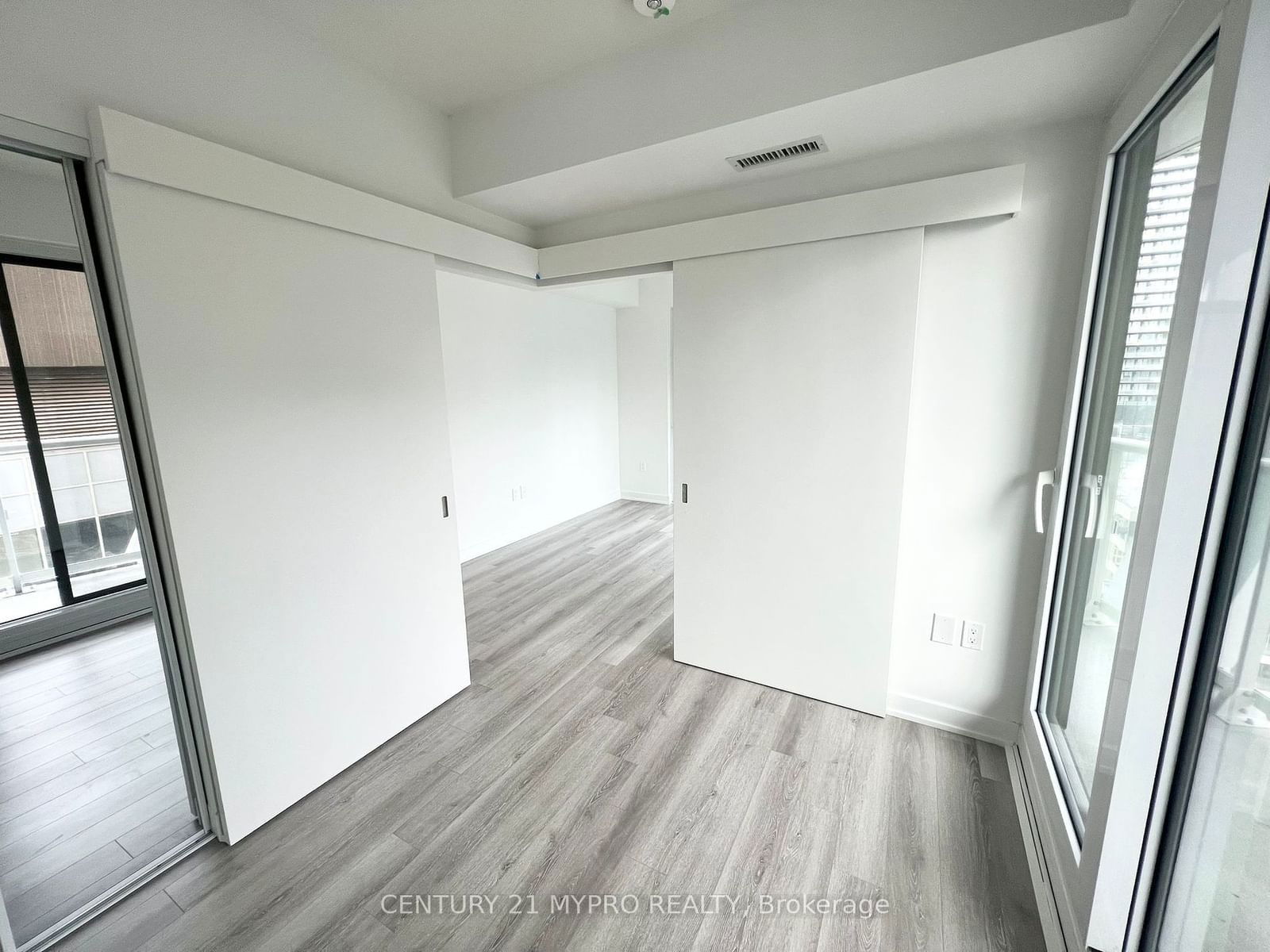 230 Simcoe St, unit 3012 for rent