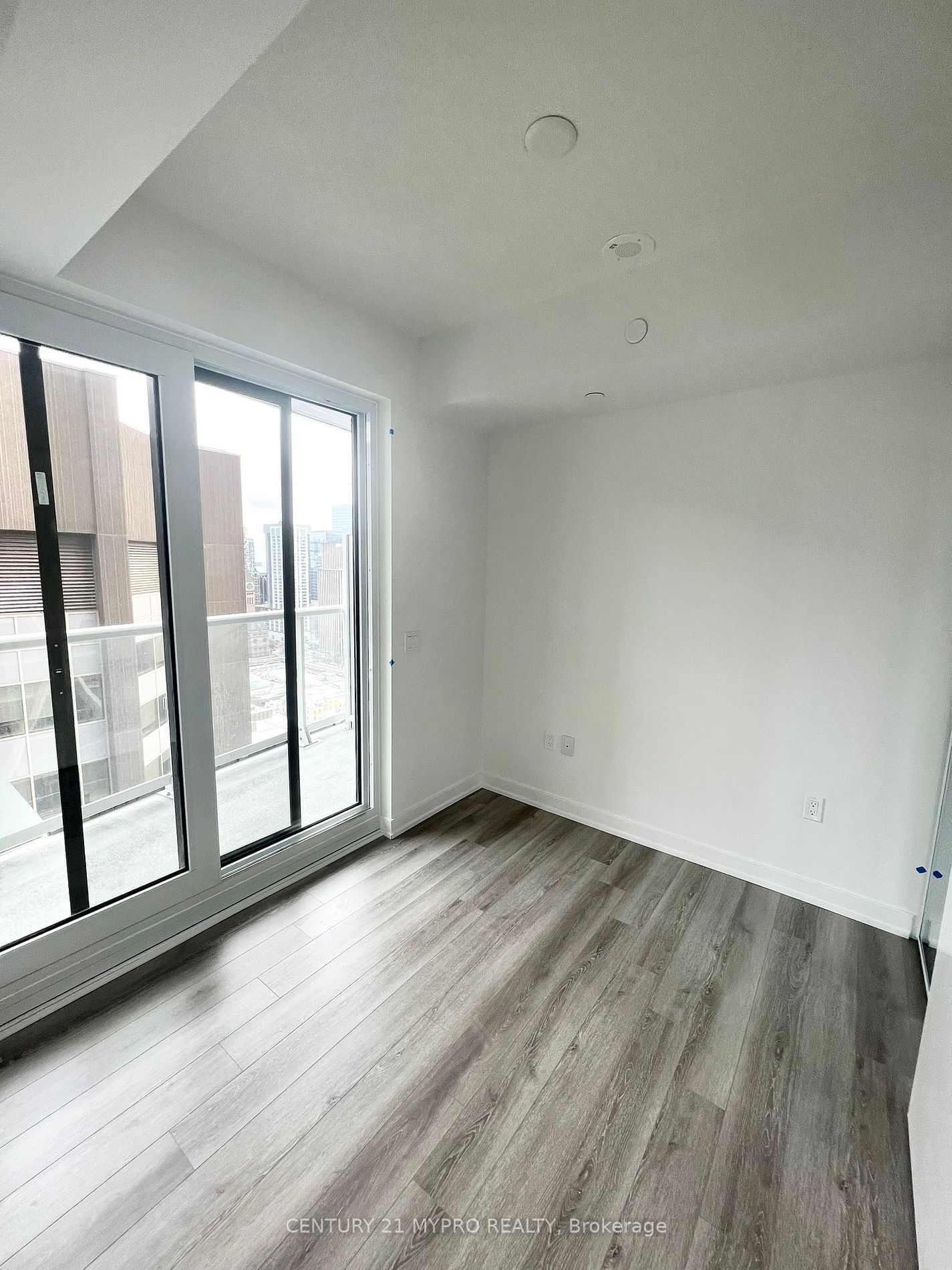 230 Simcoe St, unit 3012 for rent