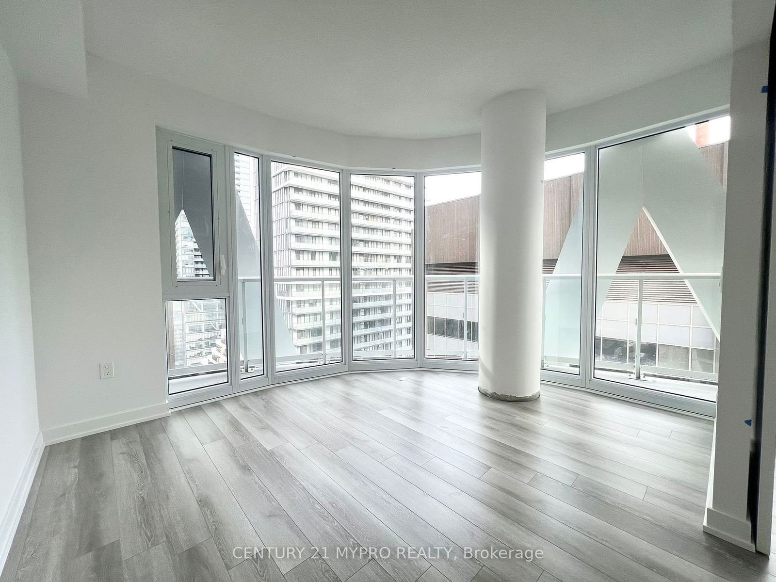 230 Simcoe St, unit 3012 for rent