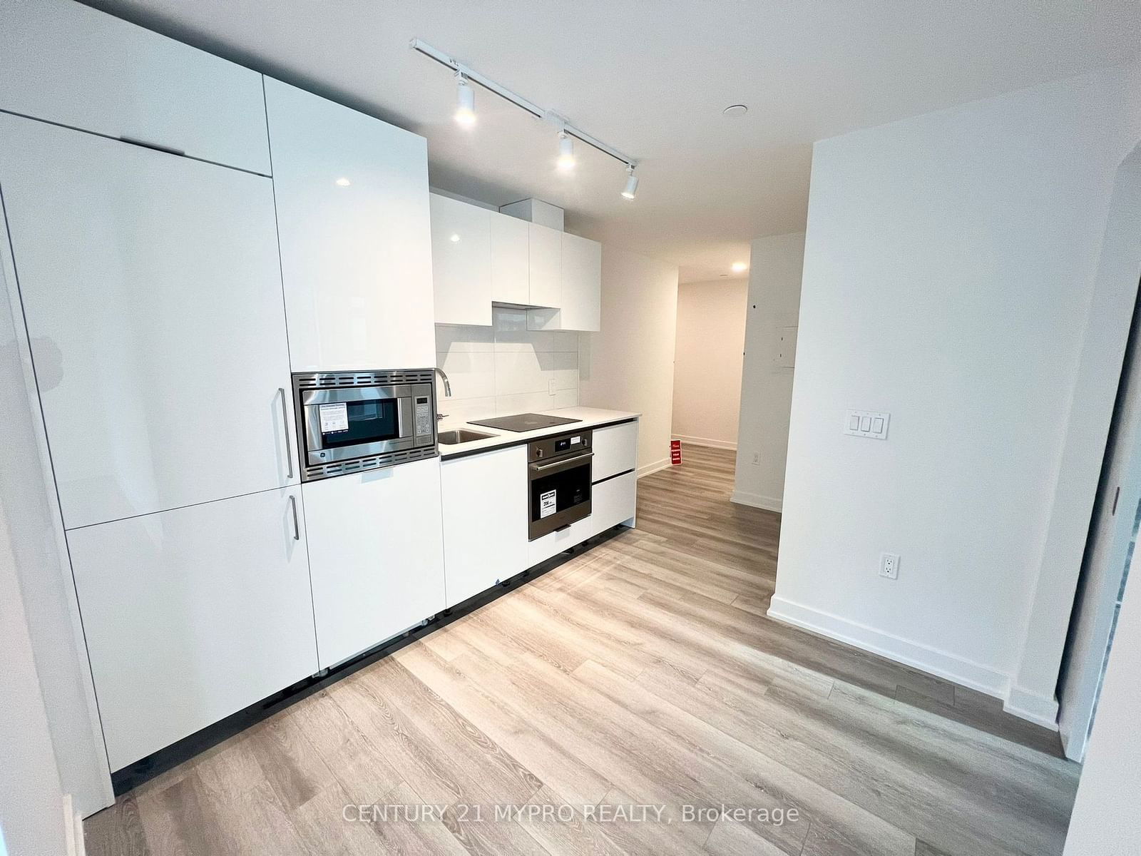 230 Simcoe St, unit 3012 for rent