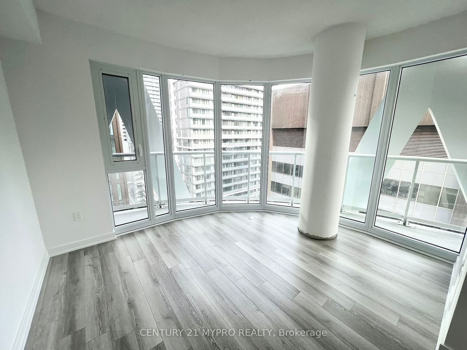 230 Simcoe St, unit 3012 for rent