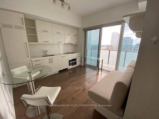 65 St Mary St, unit Ph 8 for rent