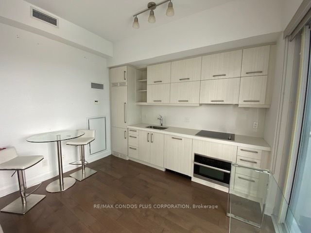 65 St Mary St, unit Ph 8 for rent