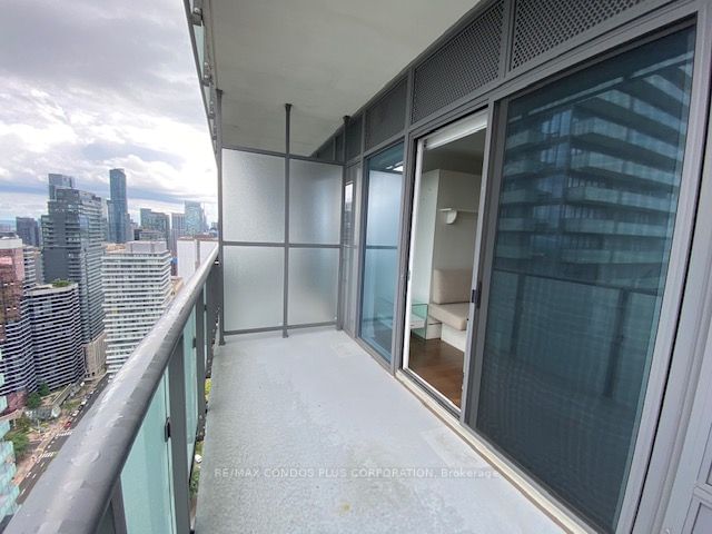 65 St Mary St, unit Ph 8 for rent