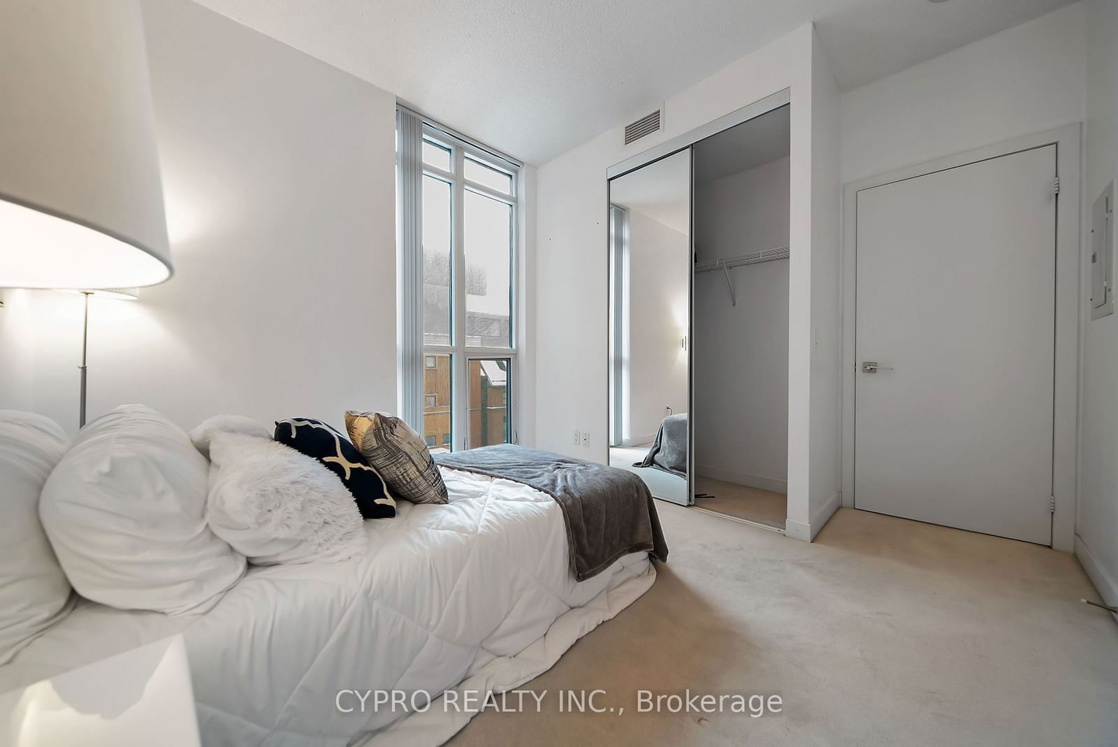 770 BAY St, unit 601 for sale