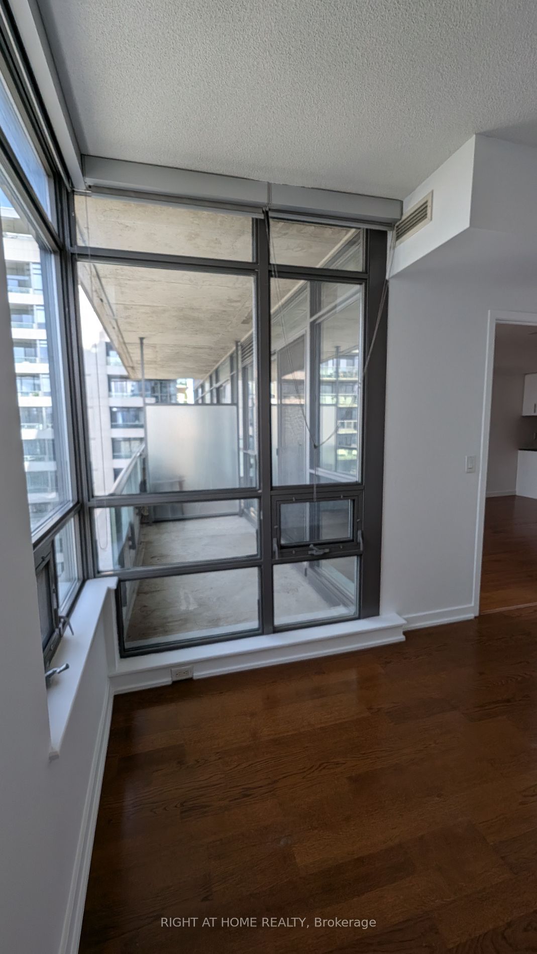 281 Mutual St, unit 2104 for sale