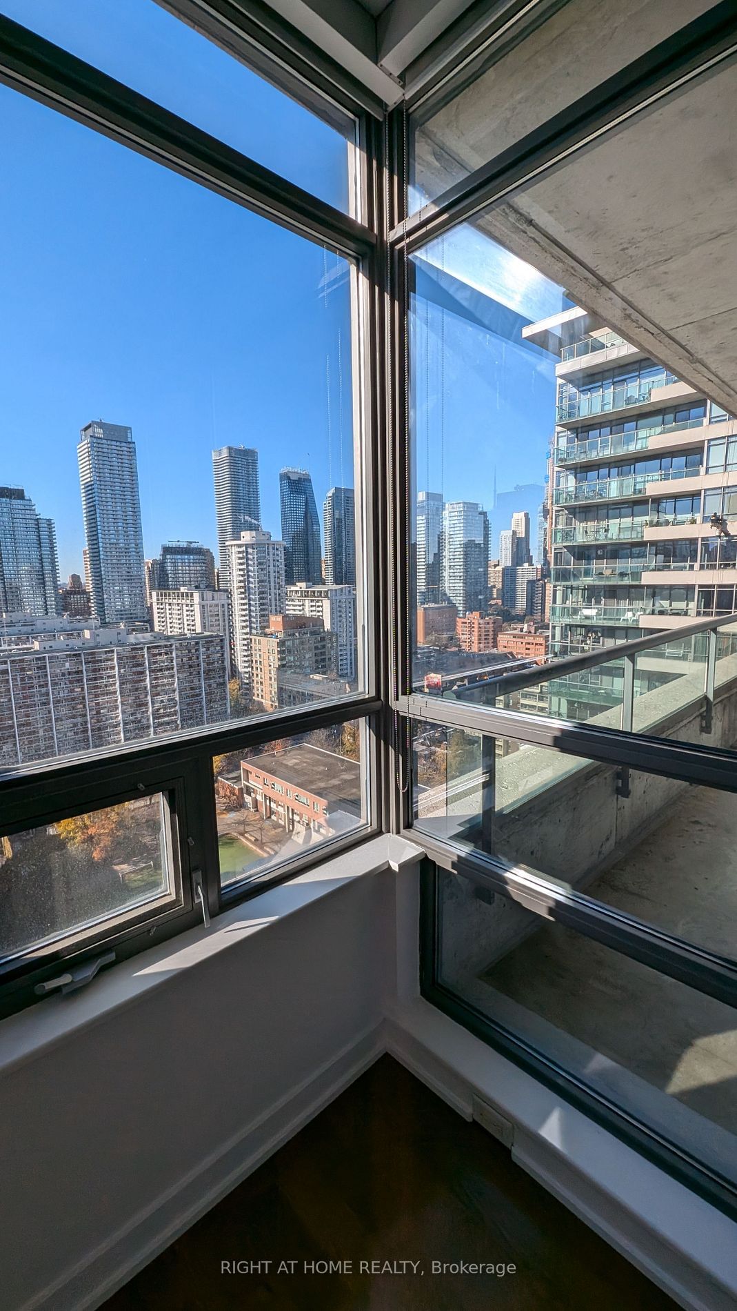 281 Mutual St, unit 2104 for sale