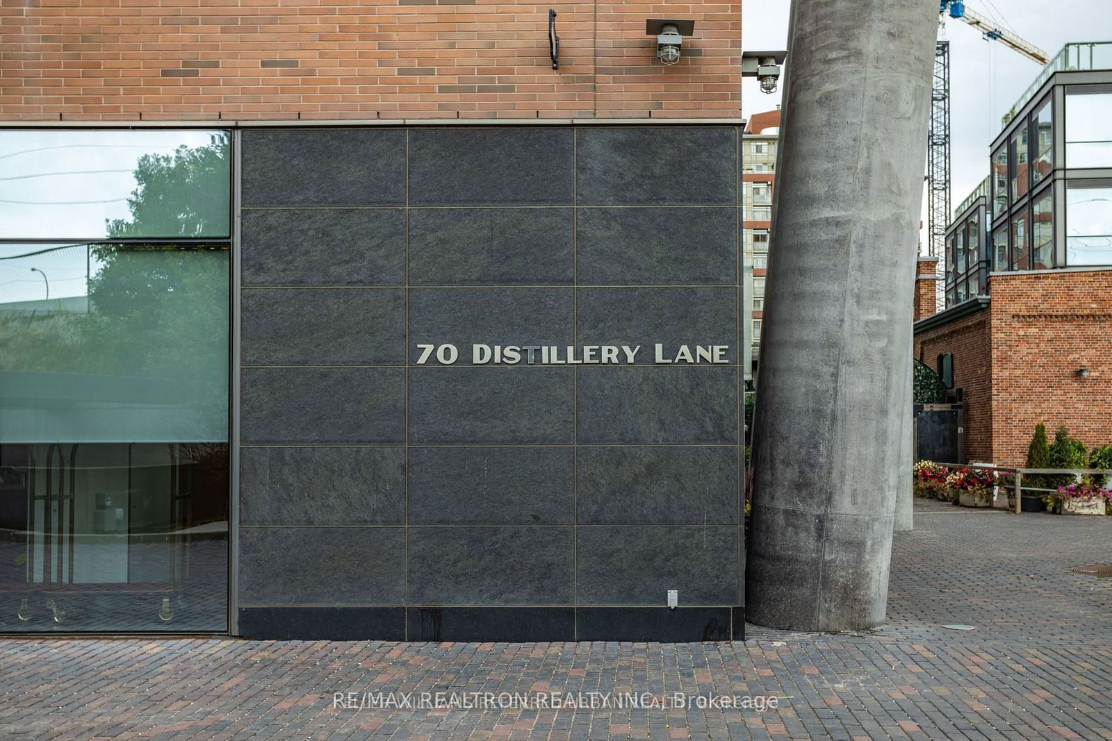 70 Distillery Lane, unit 2201 for rent