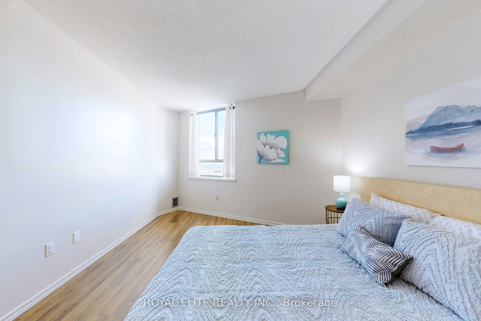 270 Queens Quay W, unit 2504 for sale