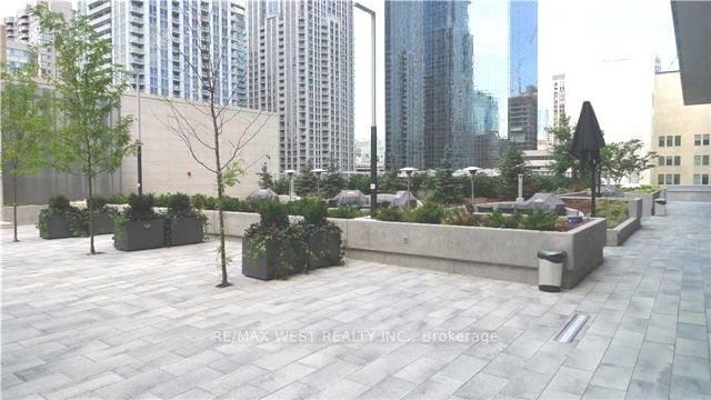 386 Yonge St, unit 2706 for rent