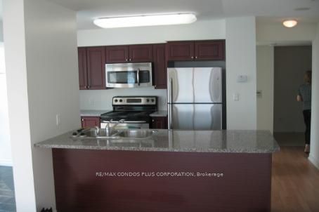 30 Grand Trunk Cres, unit 906 for rent