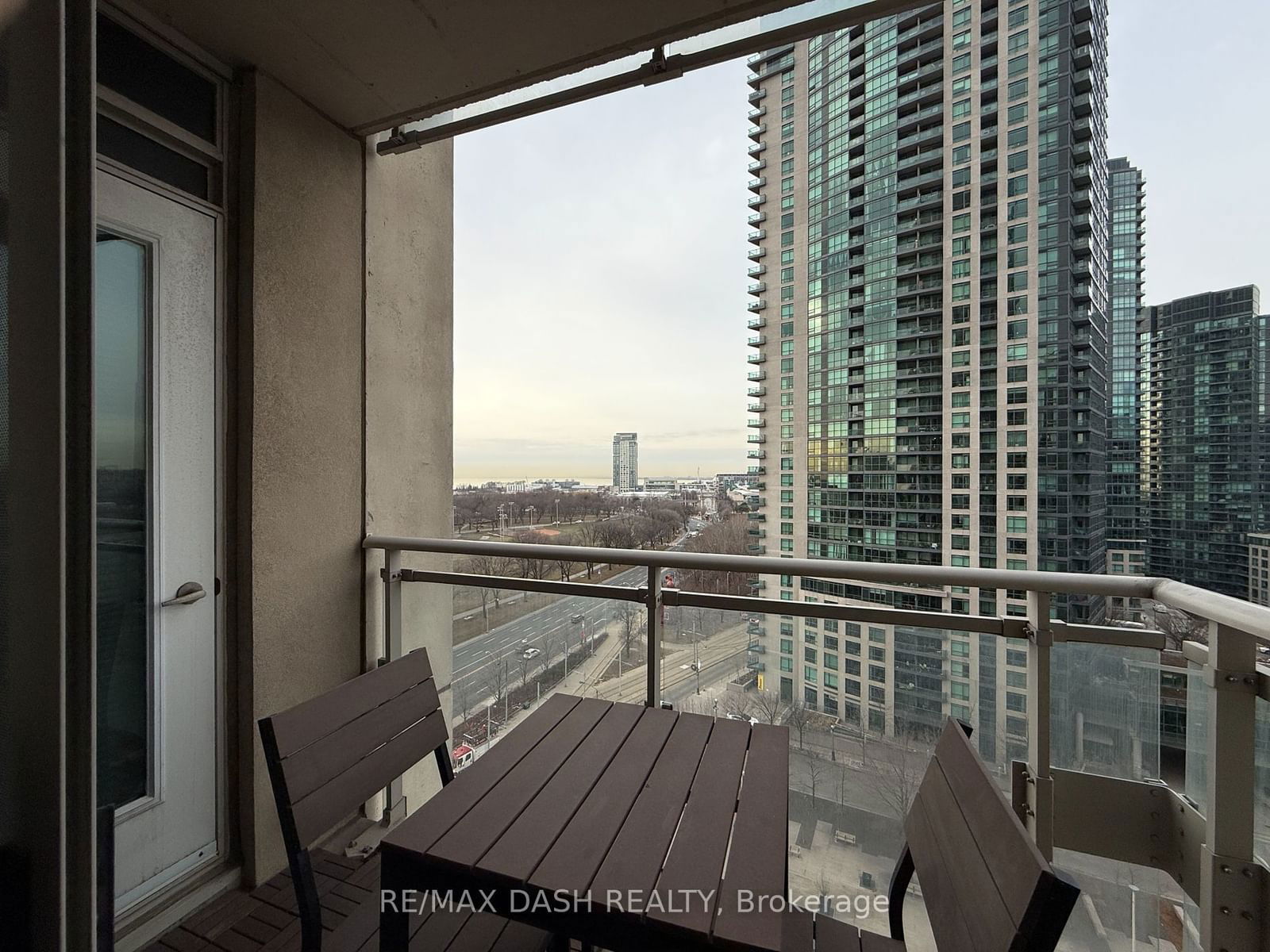 628 Fleet St, unit 1302 for rent