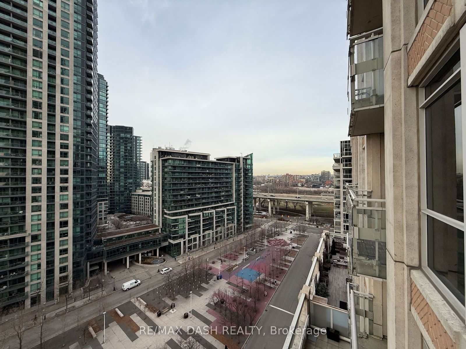 628 Fleet St, unit 1302 for rent