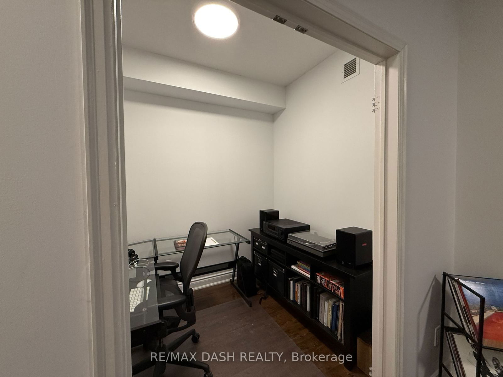 628 Fleet St, unit 1302 for rent