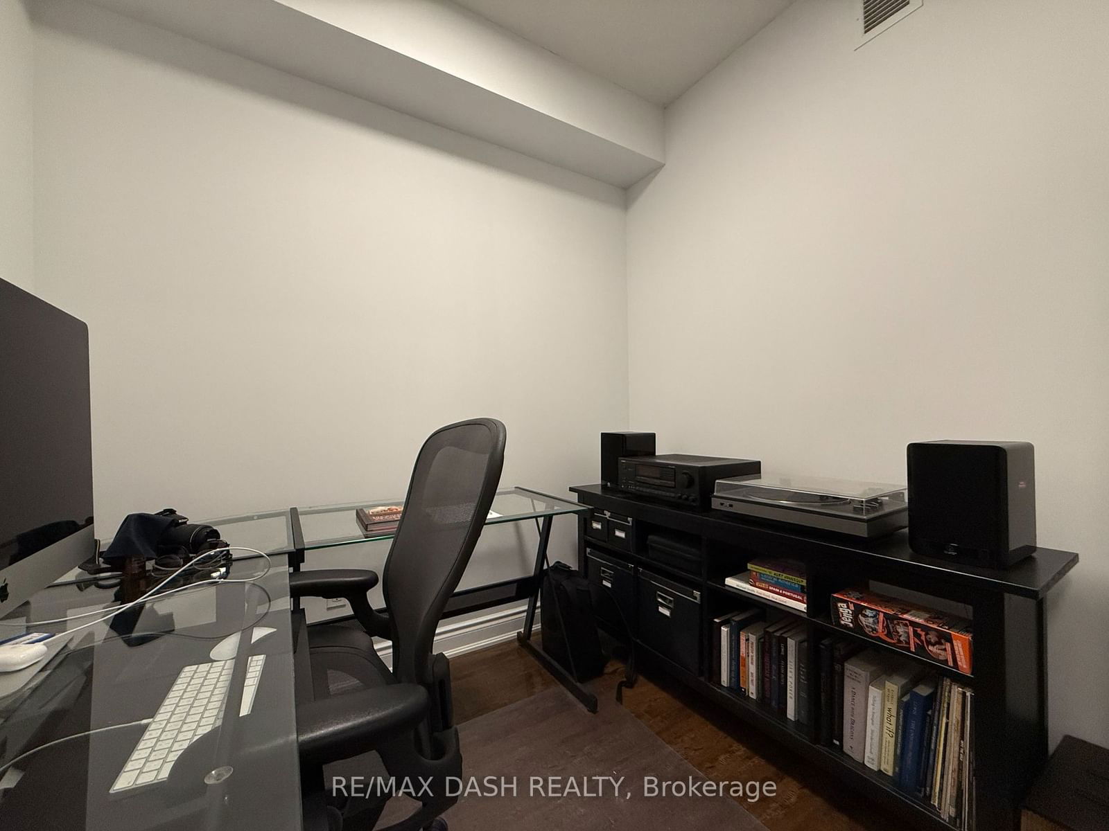 628 Fleet St, unit 1302 for rent