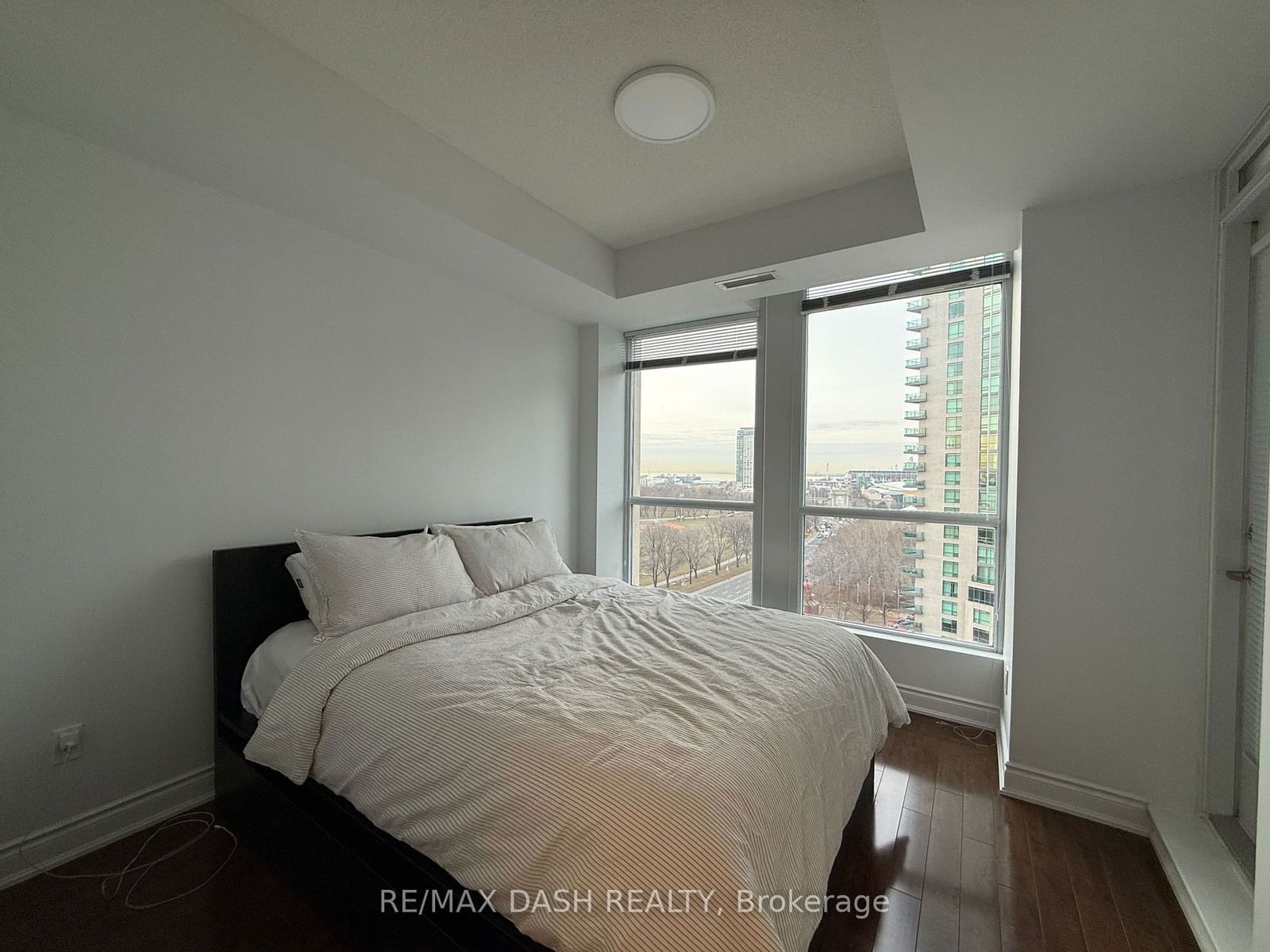 628 Fleet St, unit 1302 for rent