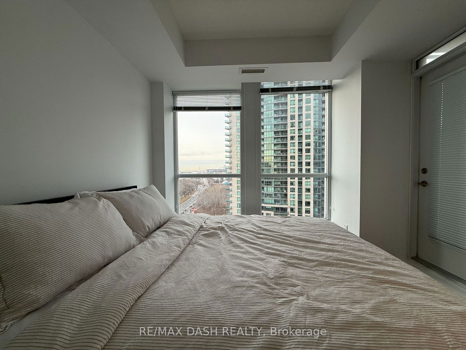 628 Fleet St, unit 1302 for rent