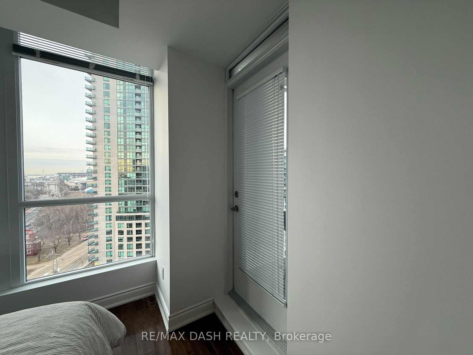 628 Fleet St, unit 1302 for rent