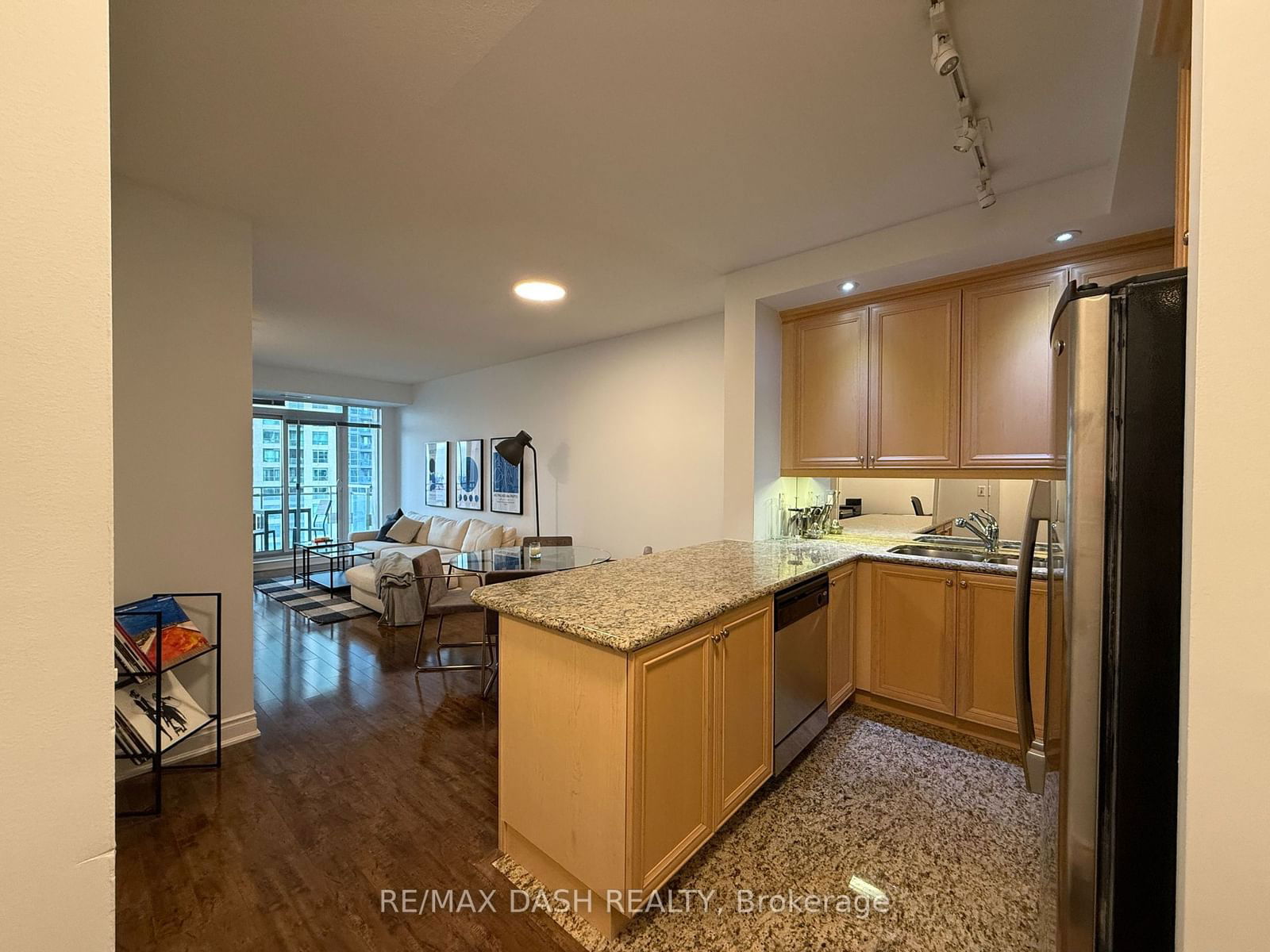 628 Fleet St, unit 1302 for rent